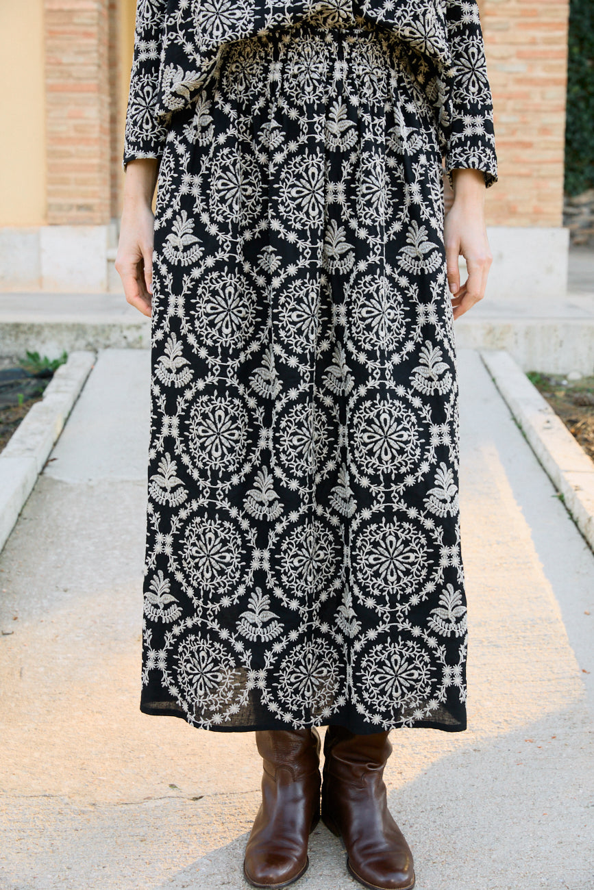 Cecilie black embroidery skirt