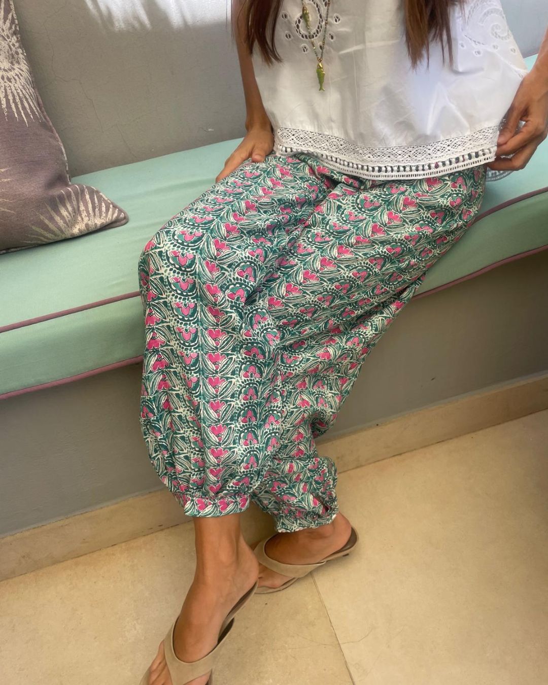 Pantalón MARC green and pink motifs