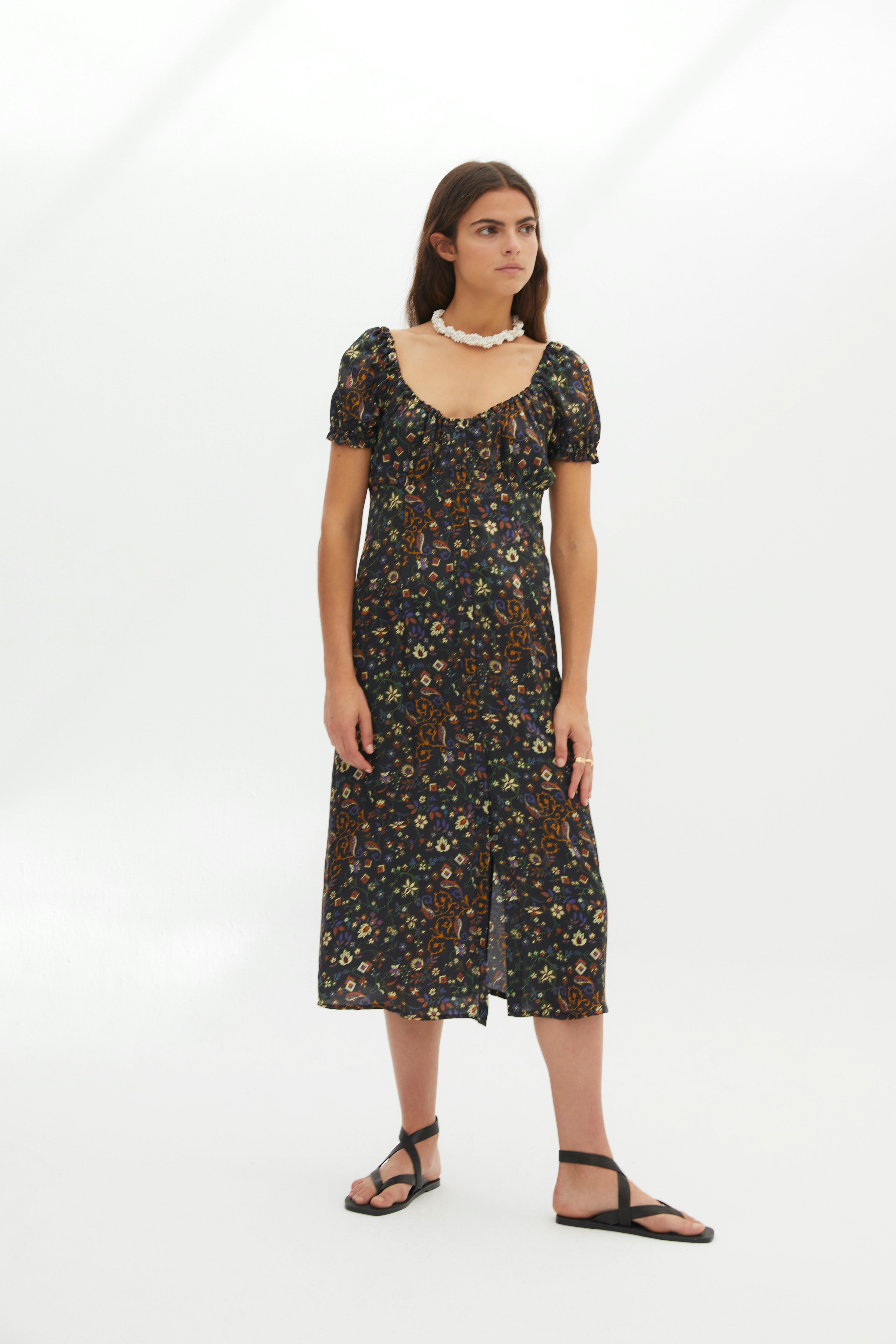 Elsa black motifs