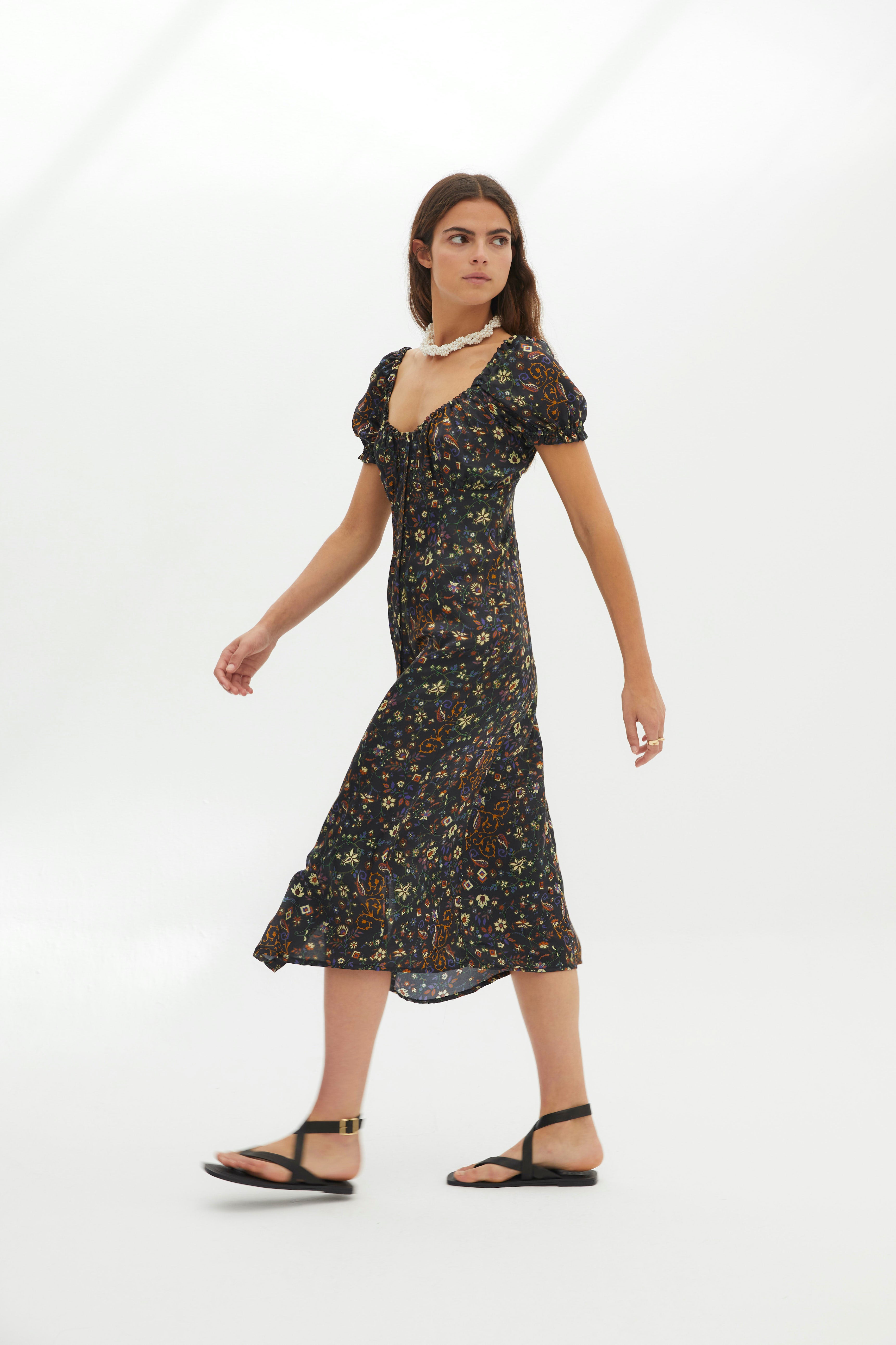 Elsa black motifs