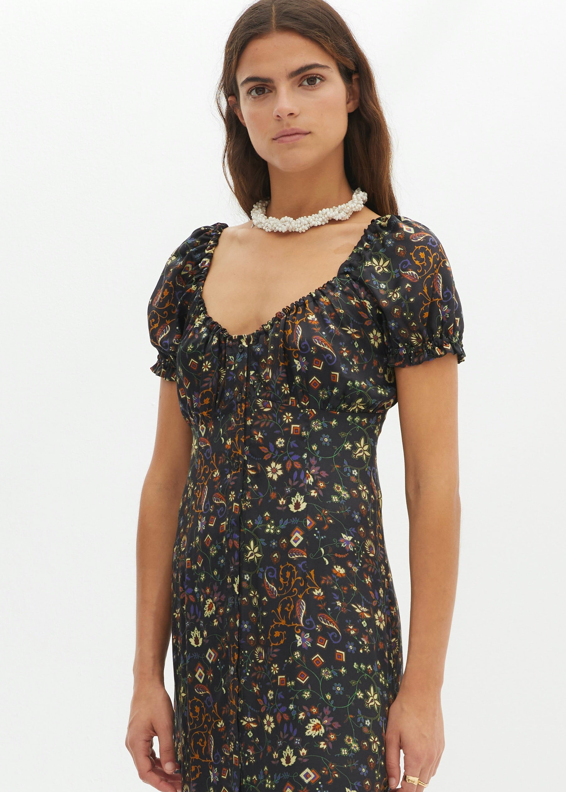 Elsa black motifs