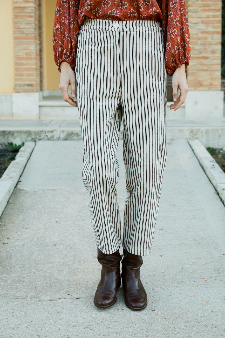 FALDAS Y PANTALONES