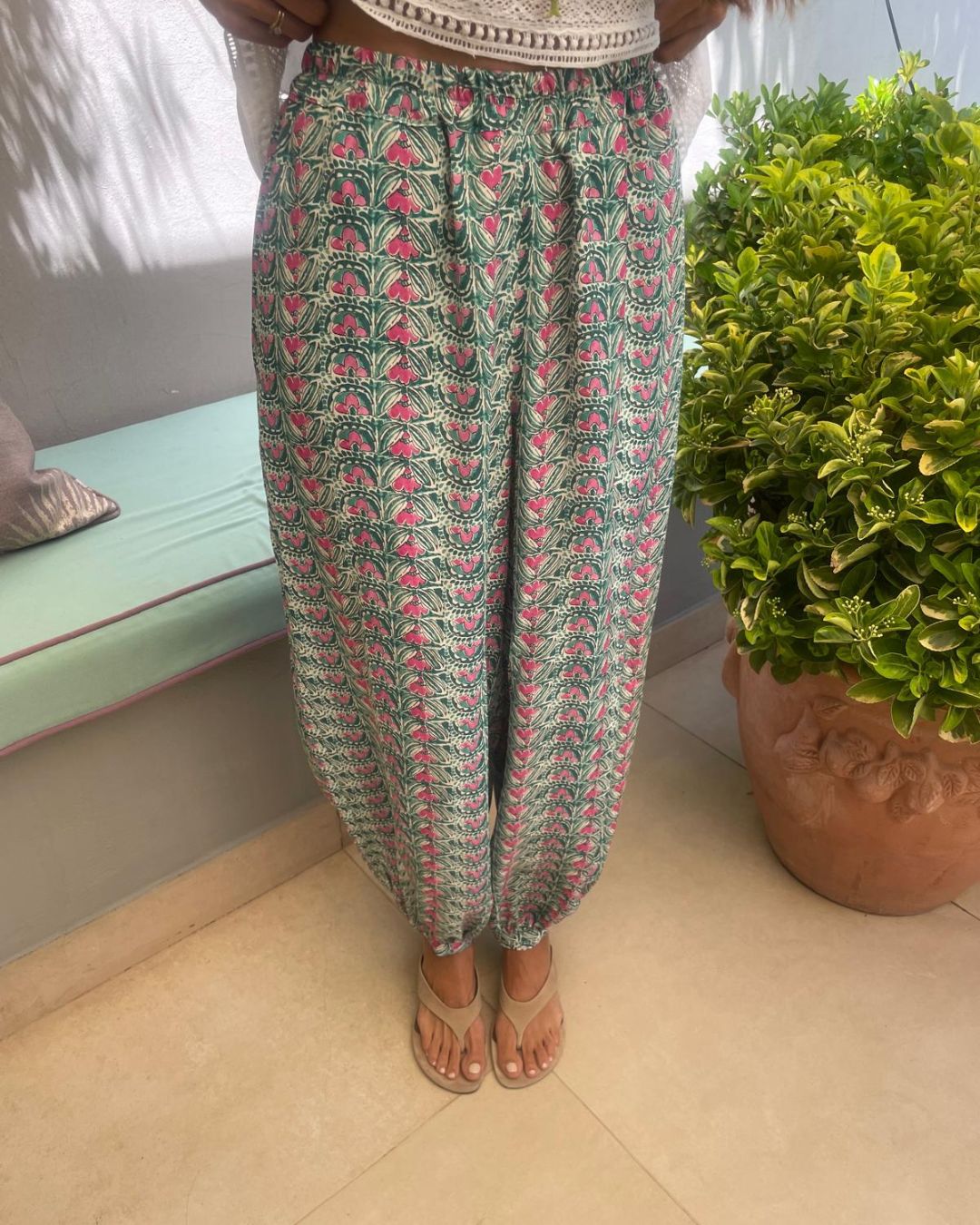 Pantalón MARC green and pink motifs