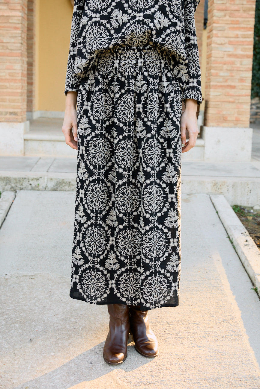 Cecilie black embroidery skirt