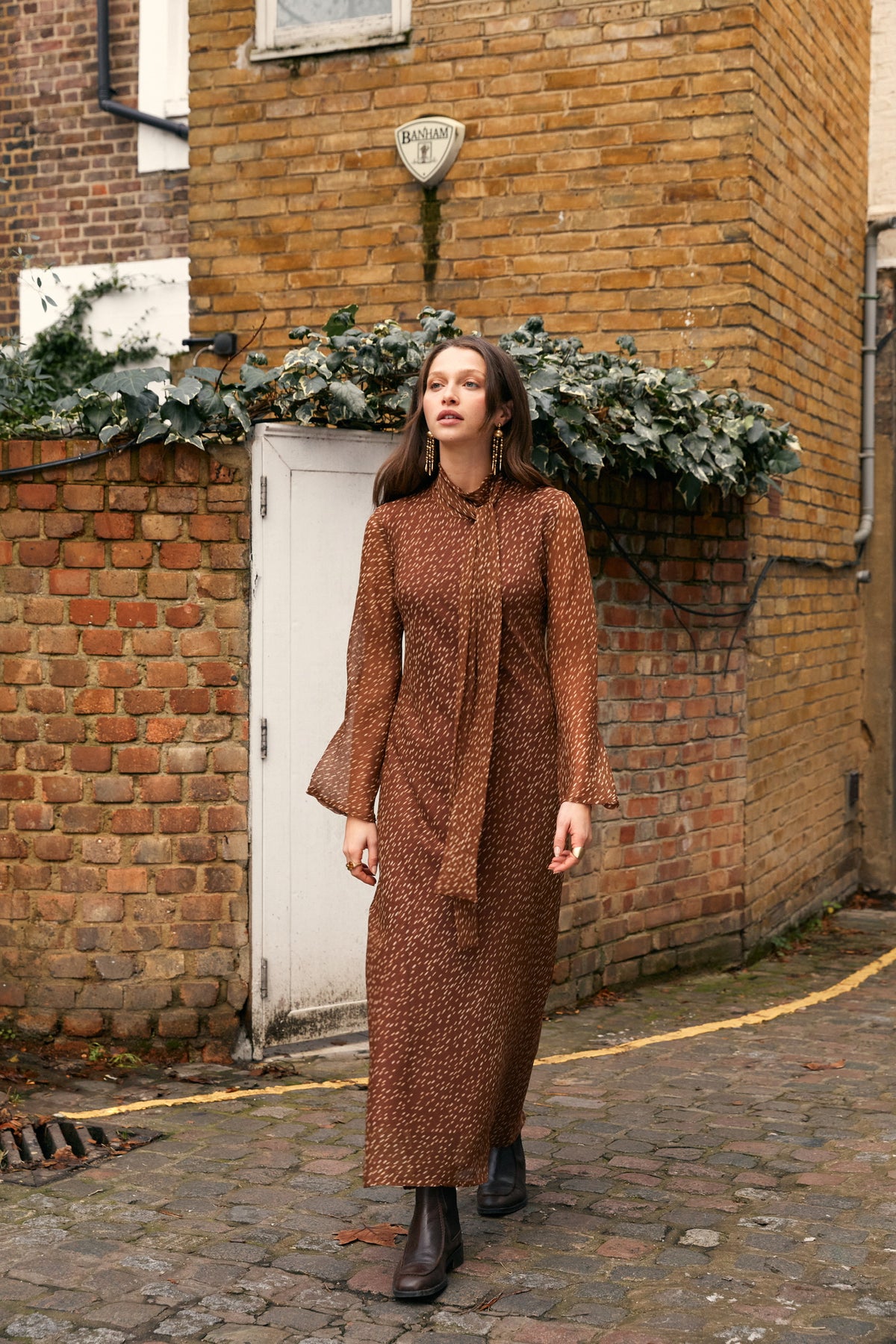 Vestido Melina Camel & white motifs