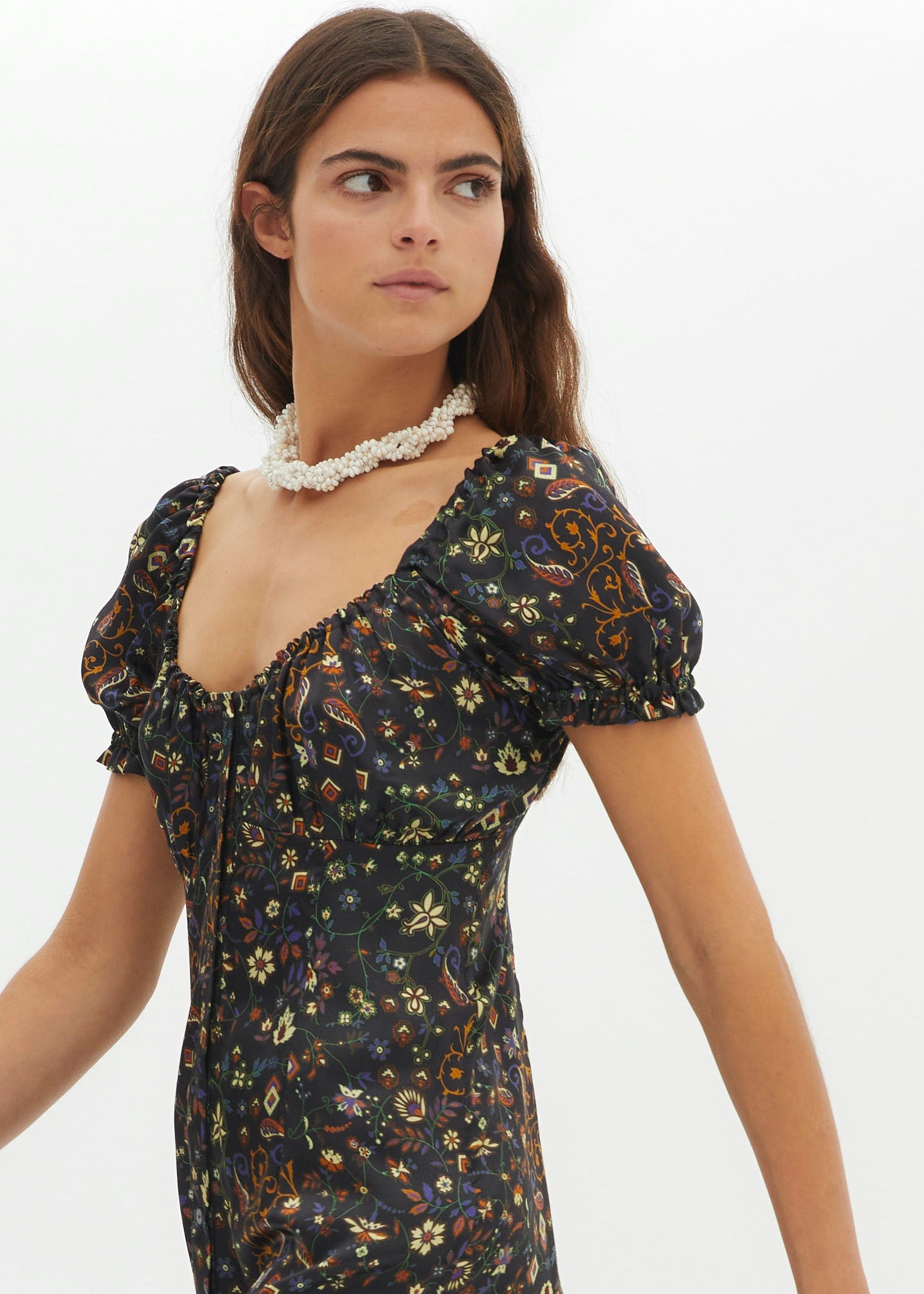 Elsa black motifs