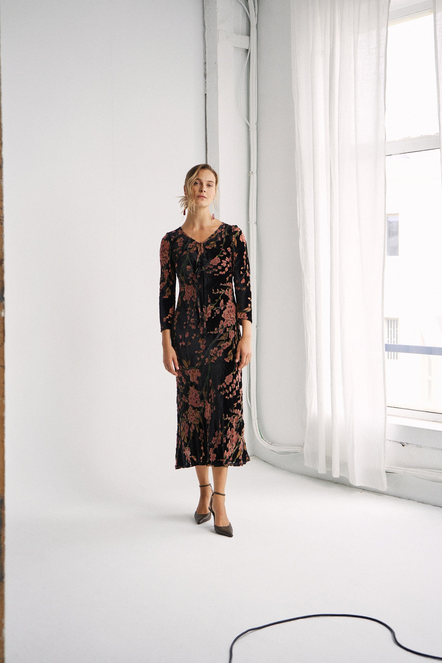 Vestido Tish Black Velvet Flowers