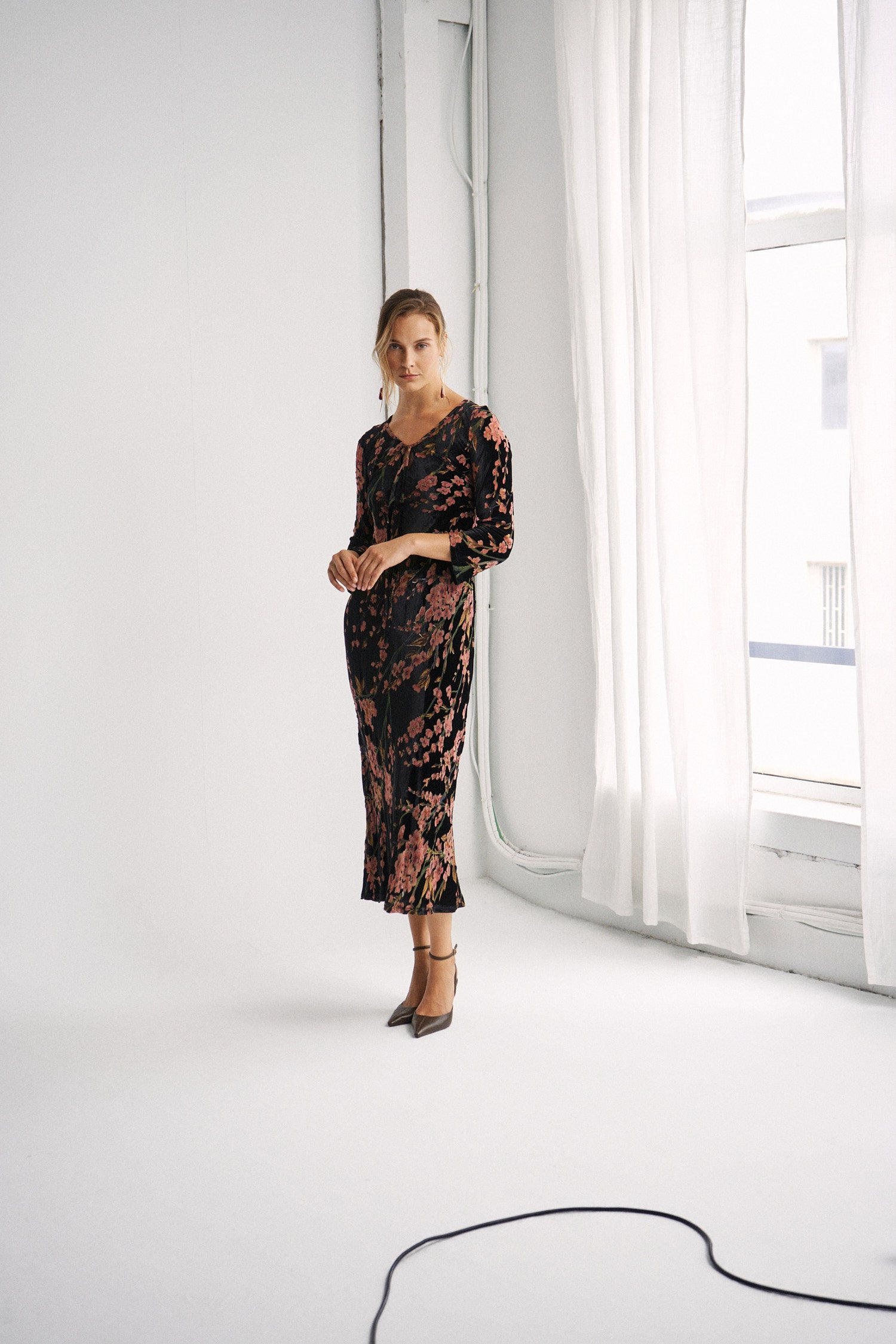 Vestido Tish Black Velvet Flowers