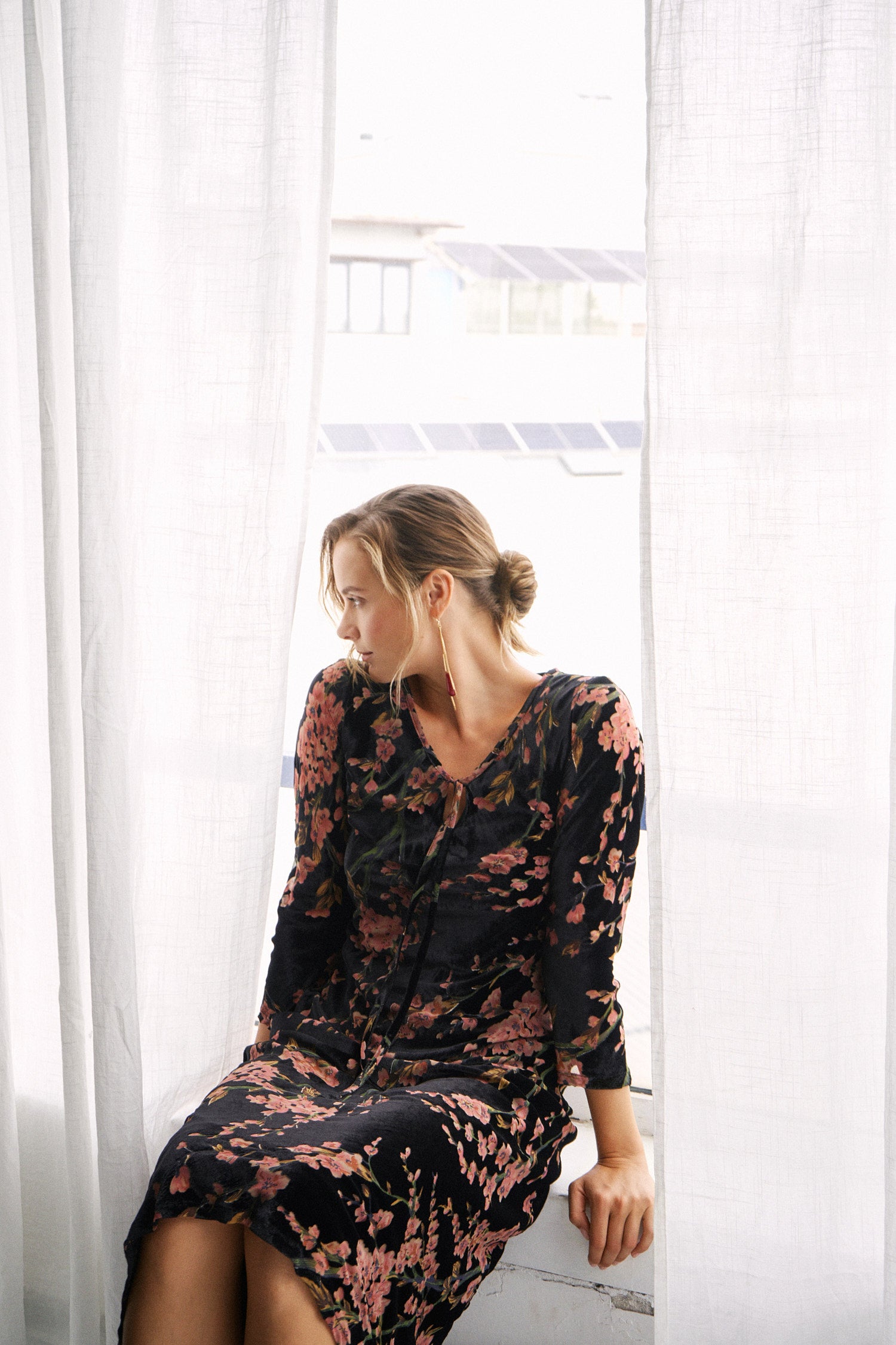 Vestido Tish Black Velvet Flowers
