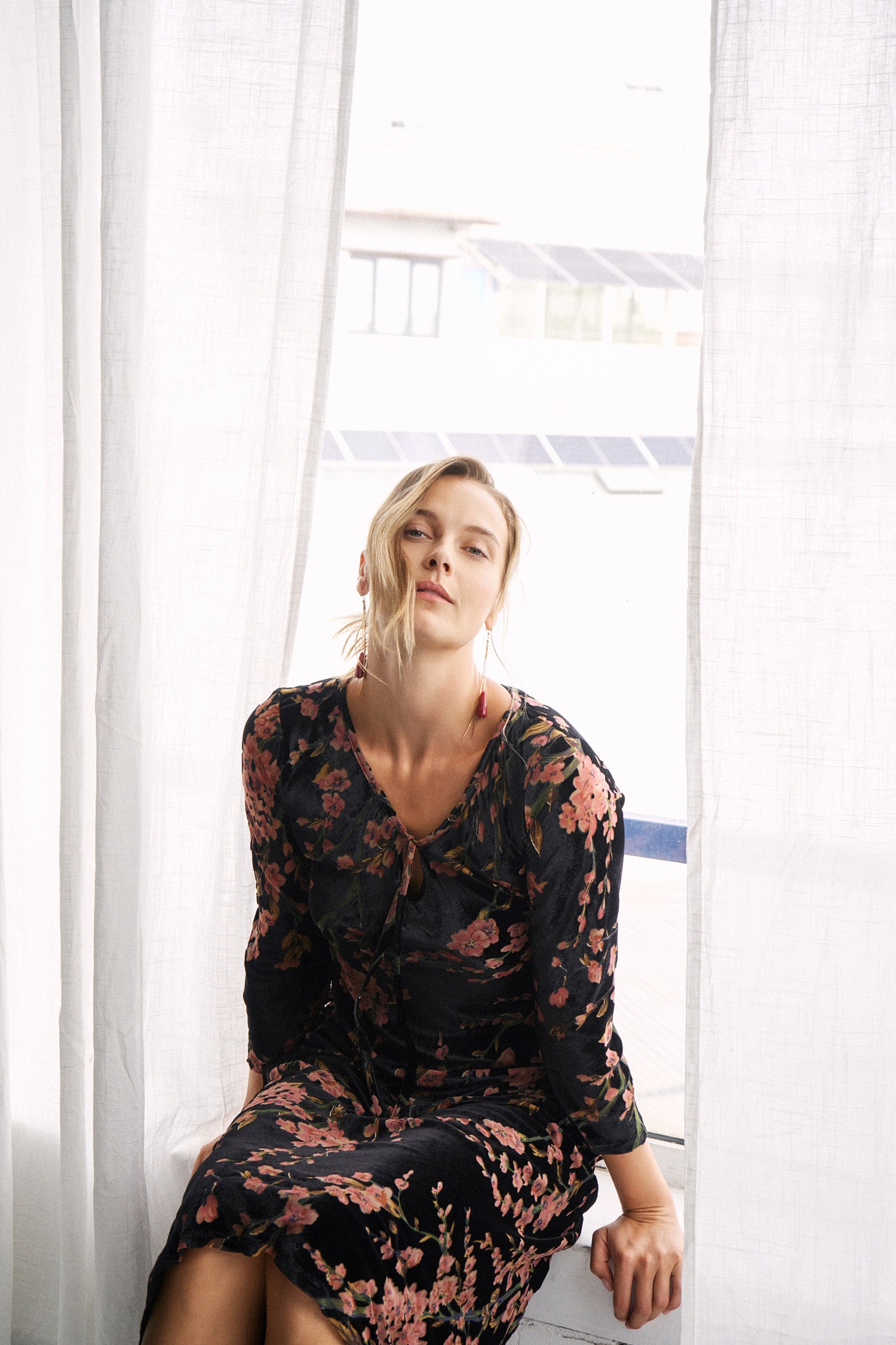 Vestido Tish Black Velvet Flowers